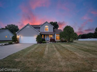 581 Hampton Court, Wixom, Mi 48393