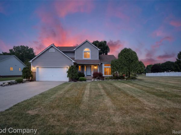 581 Hampton Court, Wixom, Mi 48393