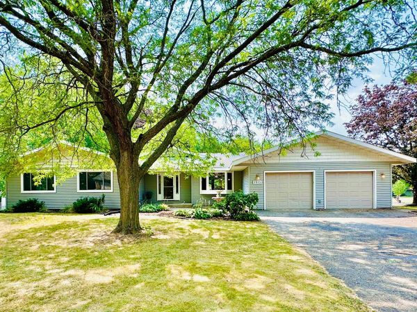 1915 Twin Circle Drive, Mendota Heights, MN 55118
