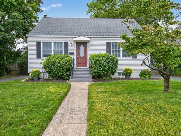 137 Wantagh Avenue , Levittown, NY 11756
