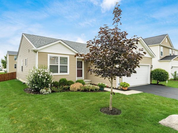 350 Glen Crossing Drive, Pataskala, OH 43062