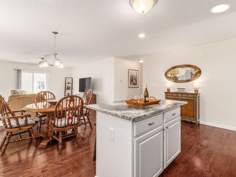 350 Glen Crossing Drive, Pataskala, OH 43062 Photo 9