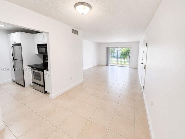 10800 N Kendall Dr , Unit O6, Miami, FL 33176