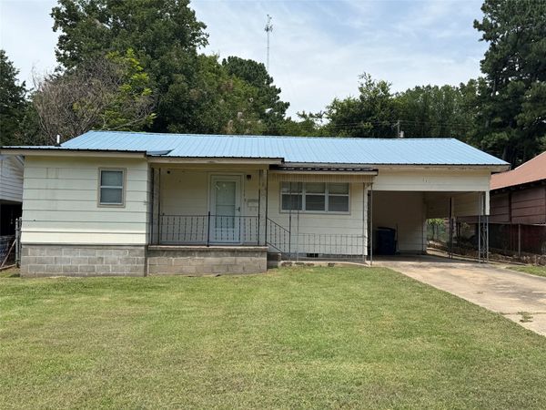 111 E Blair Avenue , Wilburton, OK 74578