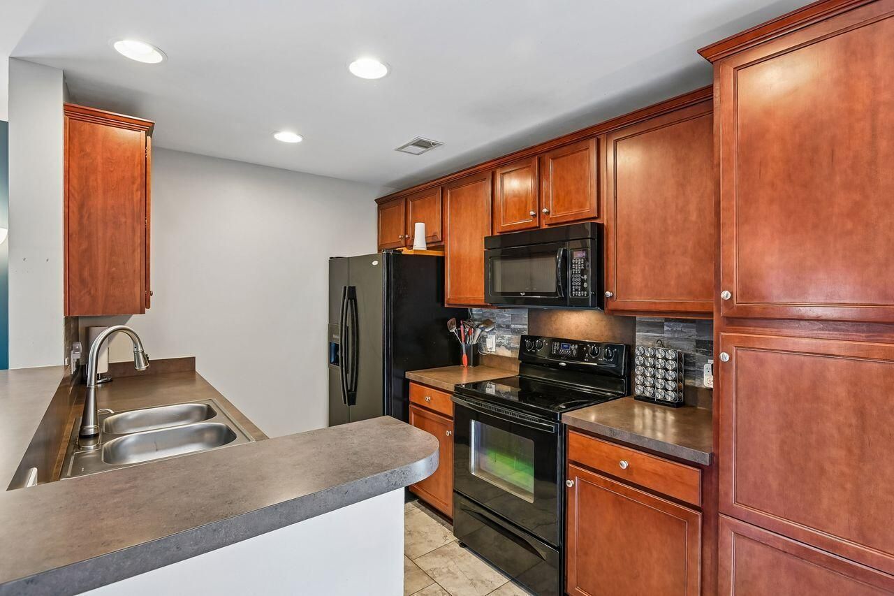 243 Emerald Isle Drive Photo 7