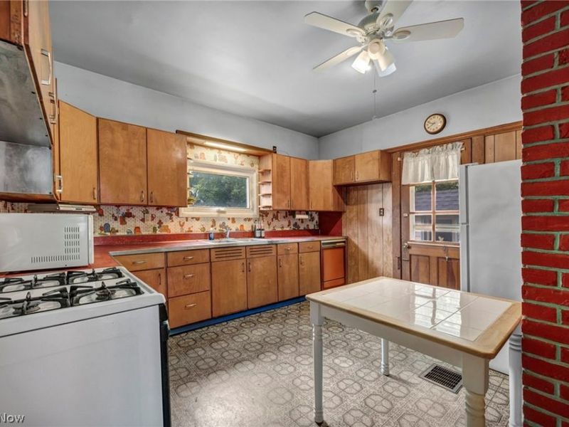 3546 E 46th Street, Cleveland, OH 44105 Photo 17