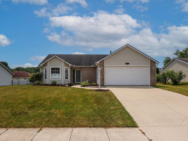 2021 Granny Smith Place, Kendallville, IN 46755