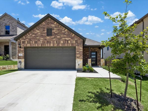 685 Papaya DR, Buda, TX 78610