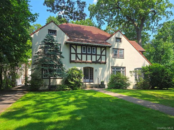 134 Pelhamdale Avenue , Pelham, NY 10803
