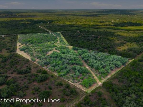 395 Machicek Rd , Goliad, TX 77963