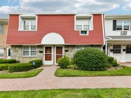 15 Springwood Drive North Babylon, NY 11703