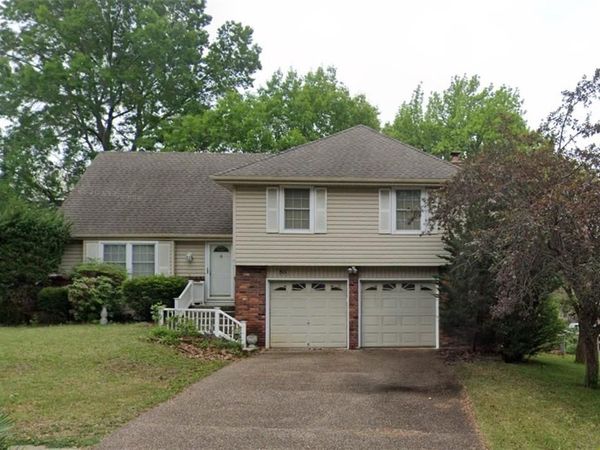 801 E Layton Drive, Olathe, KS 66061