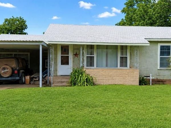 1008 W Elm Street , Olney, TX 76374