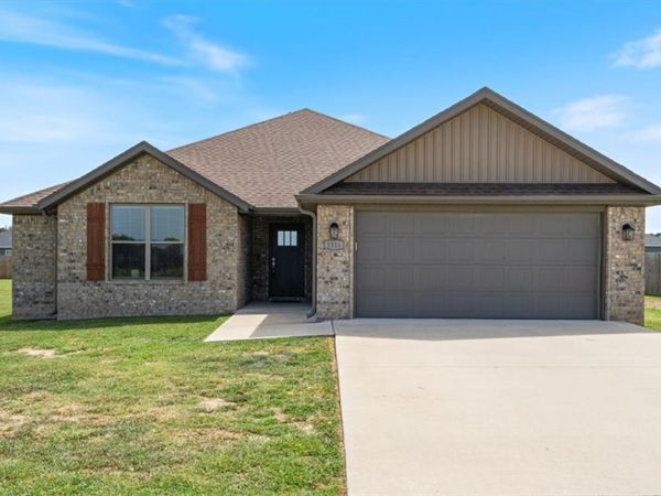 1516 Taylor Orchard Road, Gentry, AR 72734