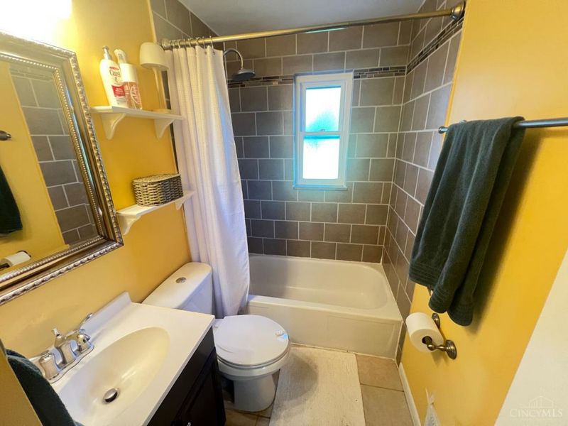 1719 Sanborn Drive, Reading, OH 45215 Photo 6