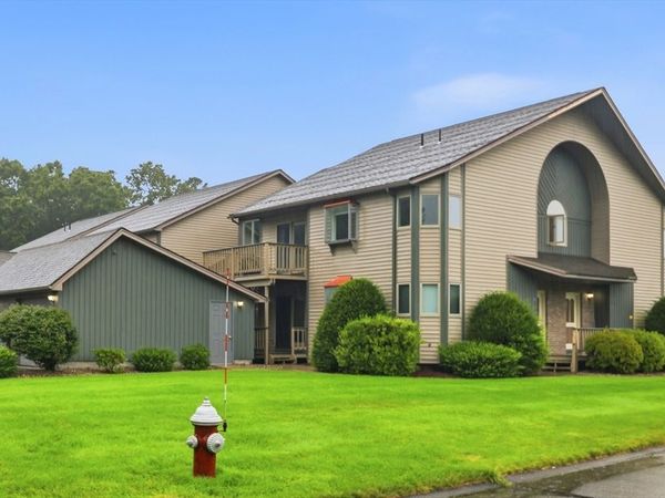 40 Pine Grove Dr, Unit 40, South Hadley, MA 01075