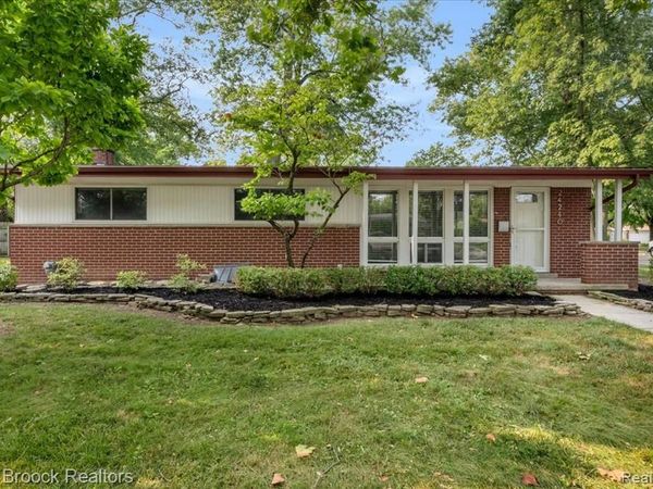 24240 Beverly Street, Oak Park, MI 48237