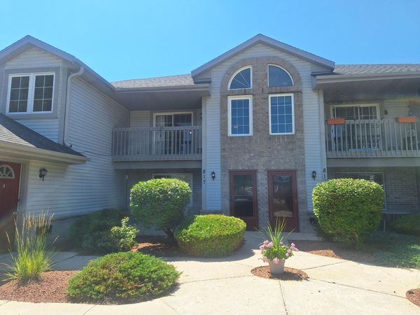 817 Quinlan Dr, Unit E, Pewaukee, WI 53072