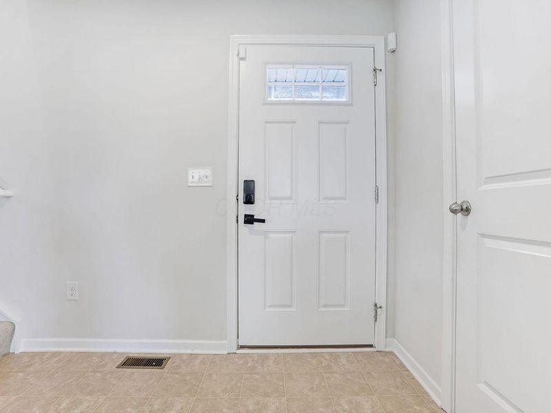 8521 Erie Loop, Canal Winchester, OH 43110 Photo 9