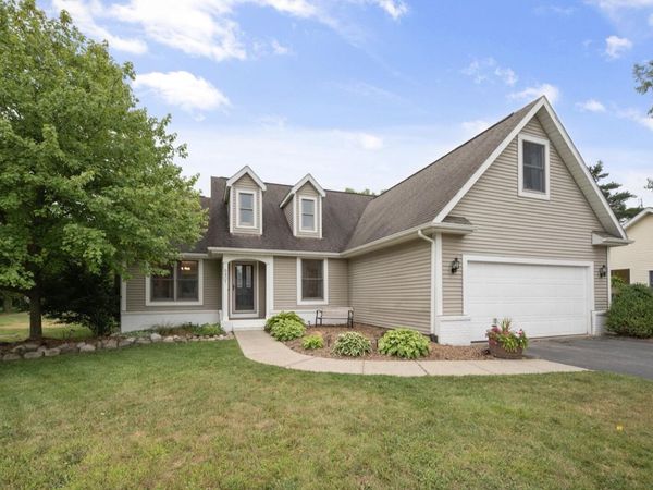 6401 Woodbrook Court, Linden, MI 48451