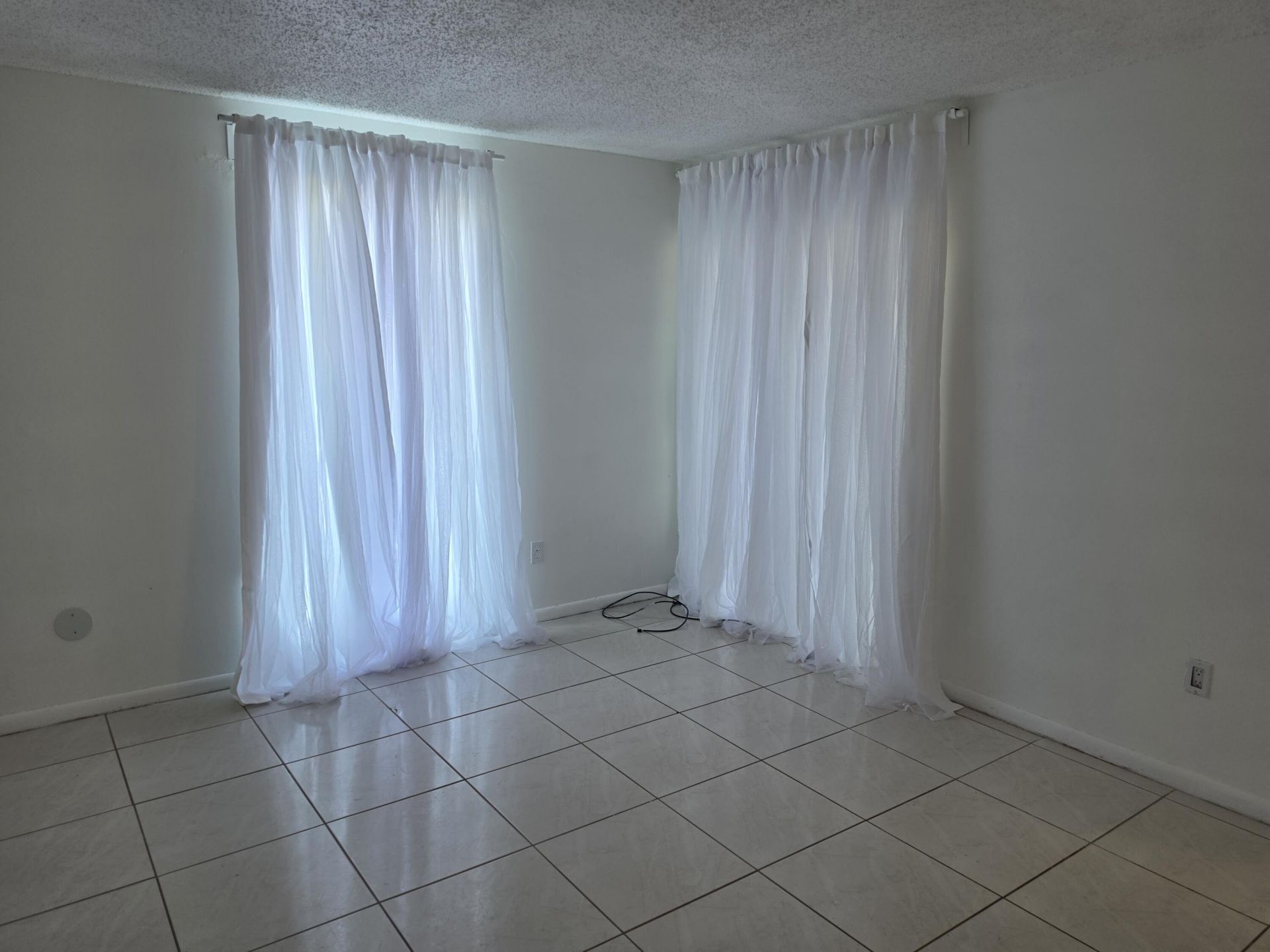 661 N University Drive, Unit 1-104, Pembroke Pines, FL 33024 Photo