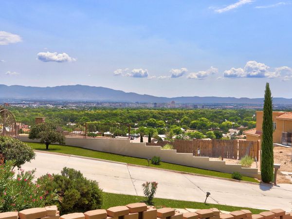 529 La Bajada Court NW, Albuquerque, NM 87105