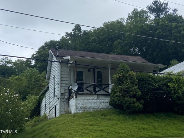 629 Northeast Meadow Street, Coeburn, VA 24230