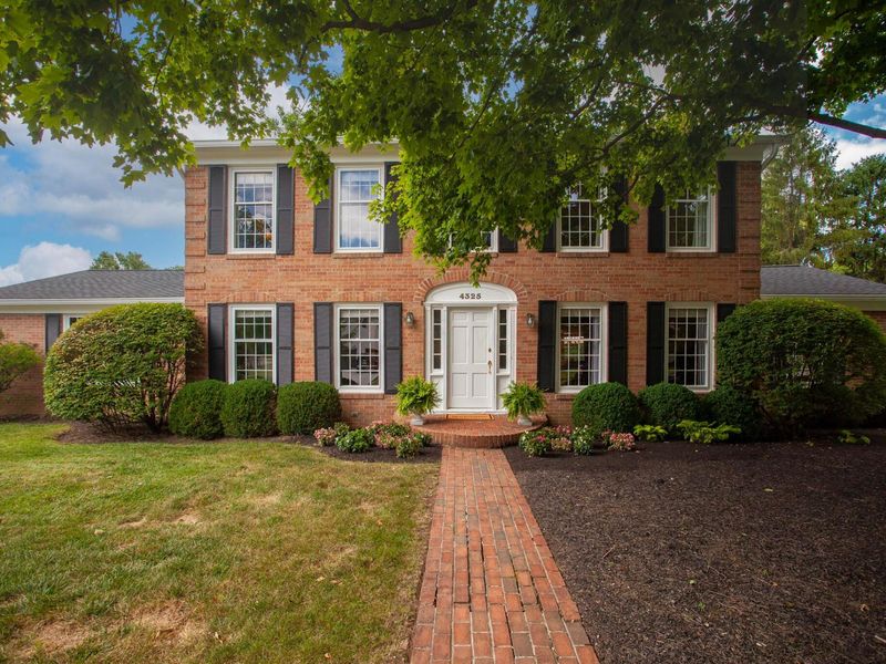 4325 Crown Point Drive, Columbus, OH 43220 Photo 1