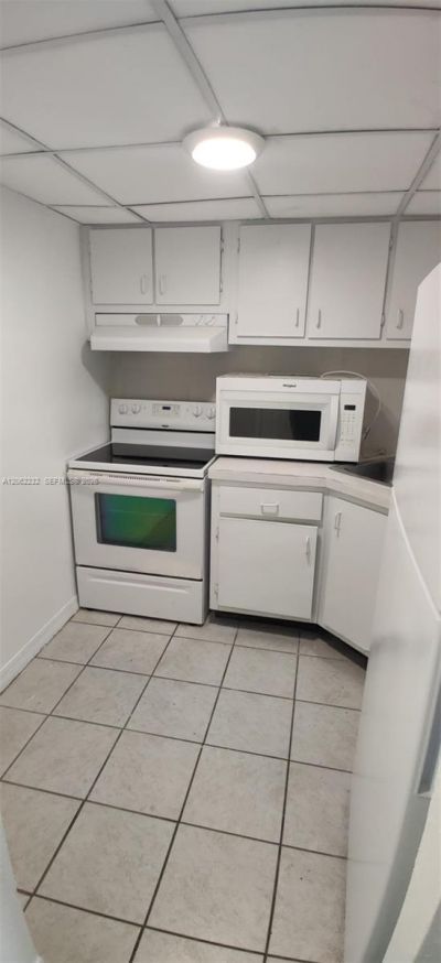 4550 NW 9th St, Unit 706E, Miami, FL 33126 Photo