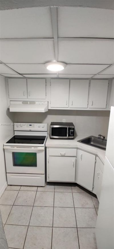 4550 NW 9th St, Unit 706E, Miami, FL 33126 Photo