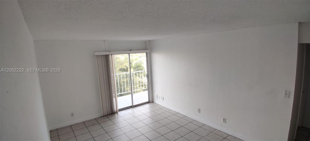 4550 NW 9th St, Unit 706E, Miami, FL 33126 Photo