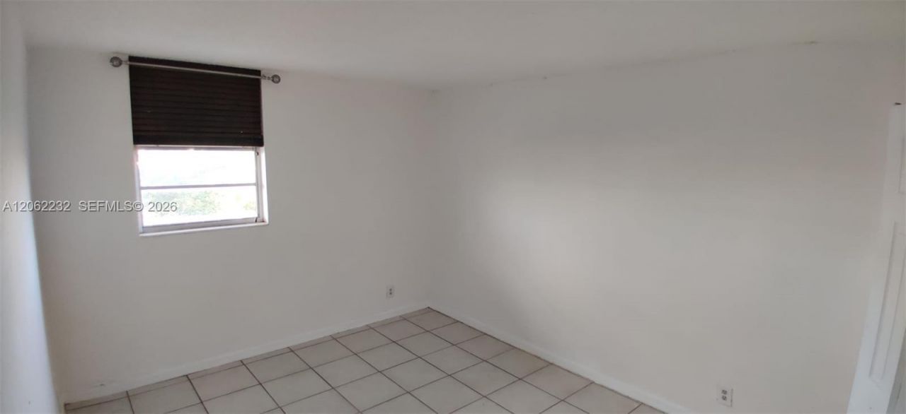 4550 NW 9th St, Unit 706E, Miami, FL 33126 Photo