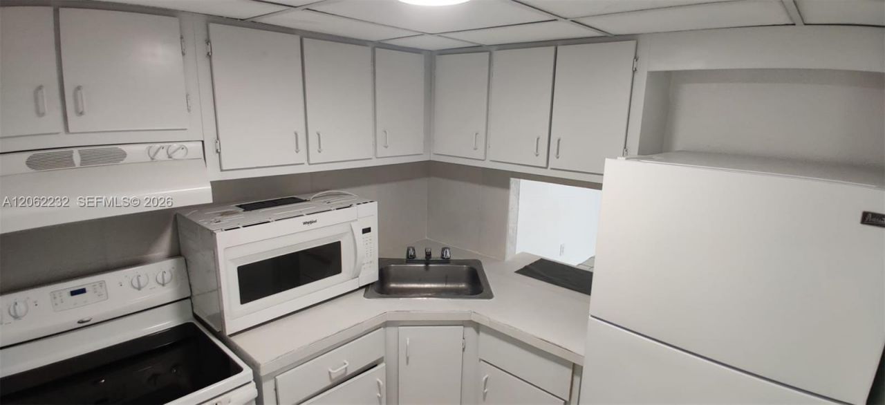 4550 NW 9th St, Unit 706E, Miami, FL 33126 Photo