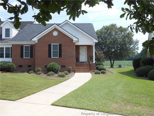 656 Amberdale Circle W, Lumberton, NC 28358