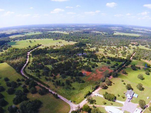 1085 County Road 426 , Dime Box, TX 77853