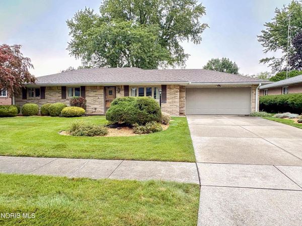 2649 Gladhaven Drive, Oregon, OH 43616