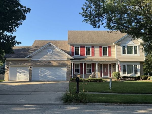 802 Arrowwood Drive, Oswego, IL 60543