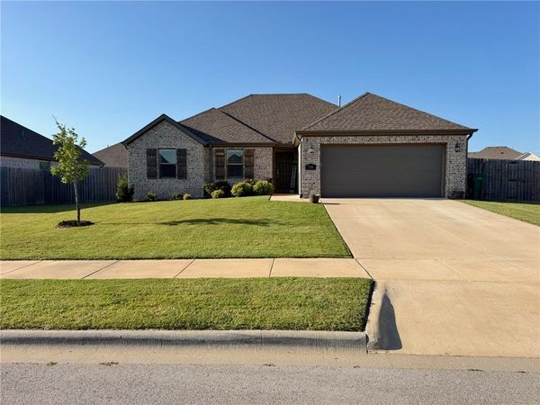 370 W Taverner Xing, Farmington, AR 72730