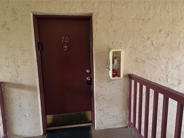 3814 N LAKE DRIVE, Unit 70, TAMPA, FL 33614