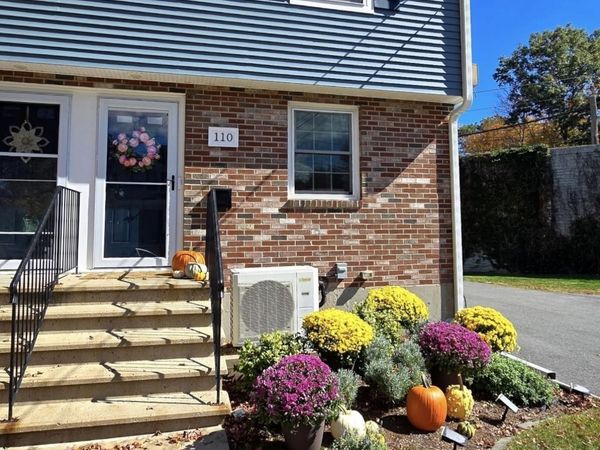 110 Hooper Rd, Unit 110, Dedham, MA 02026