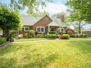 945 Mineral Springs Road, Buffalo, NY 14224