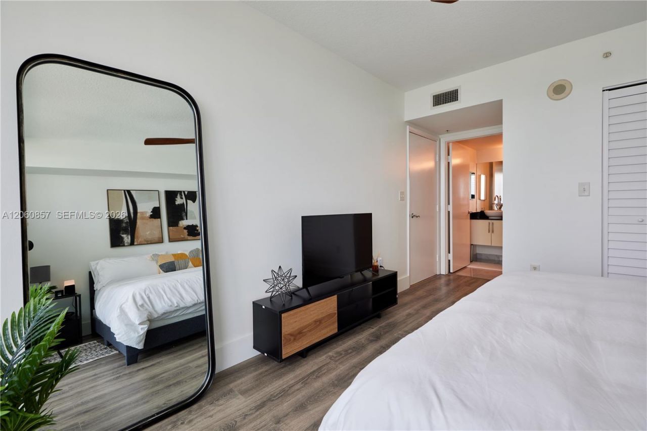 31 SE 5th St , Unit 3201, Miami, FL 33131 Photo