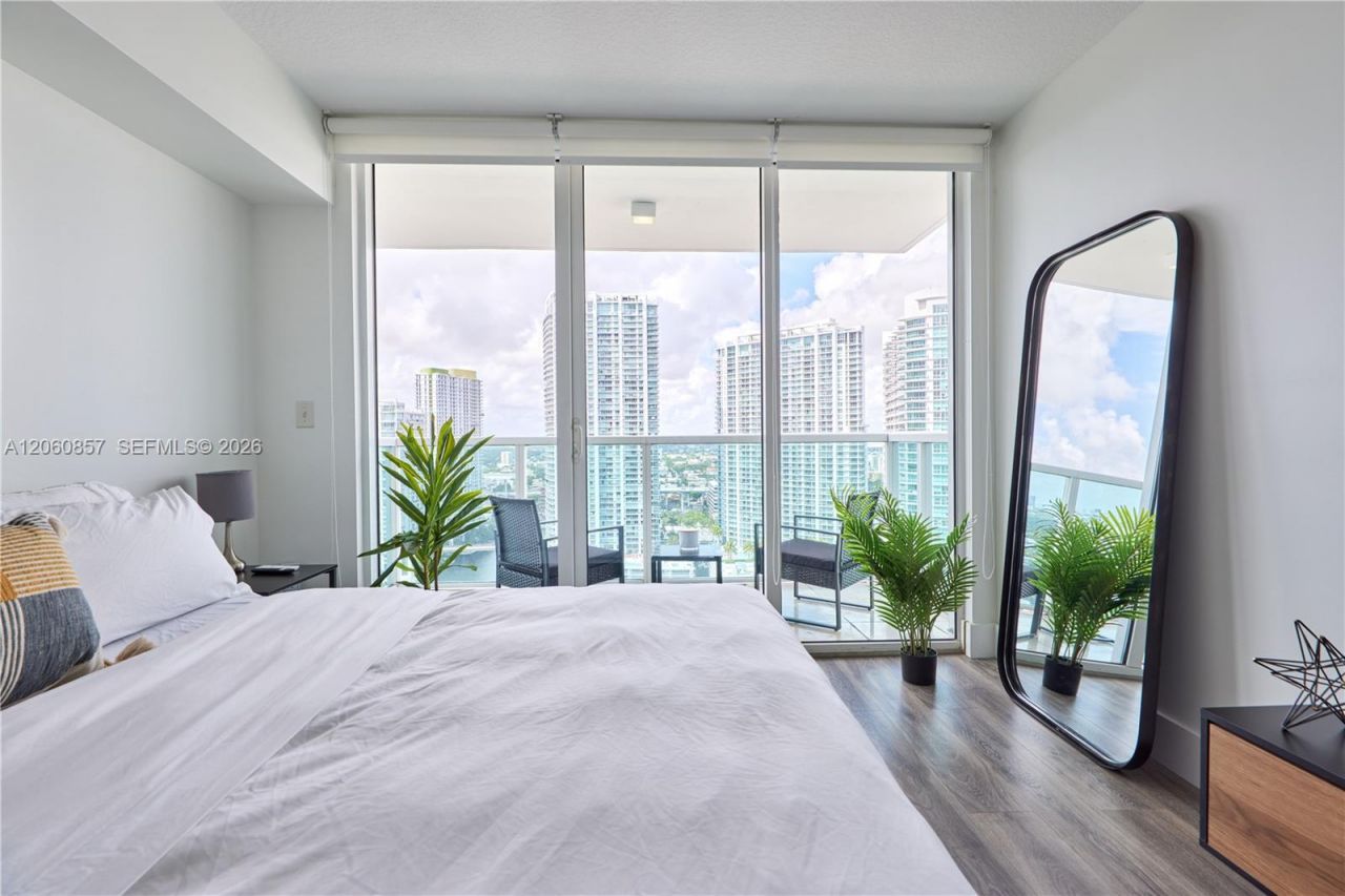 31 SE 5th St , Unit 3201, Miami, FL 33131 Photo