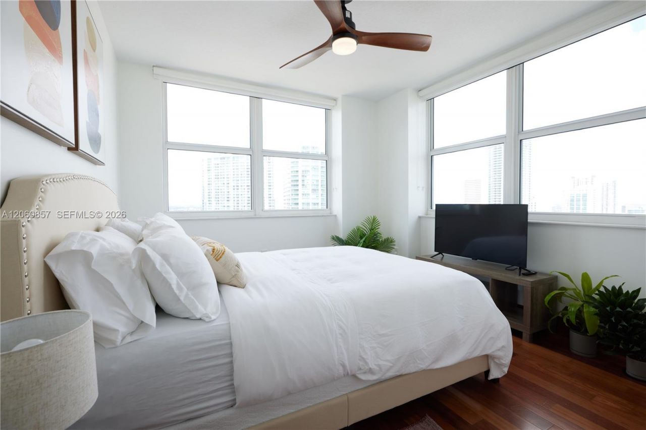 31 SE 5th St , Unit 3201, Miami, FL 33131 Photo