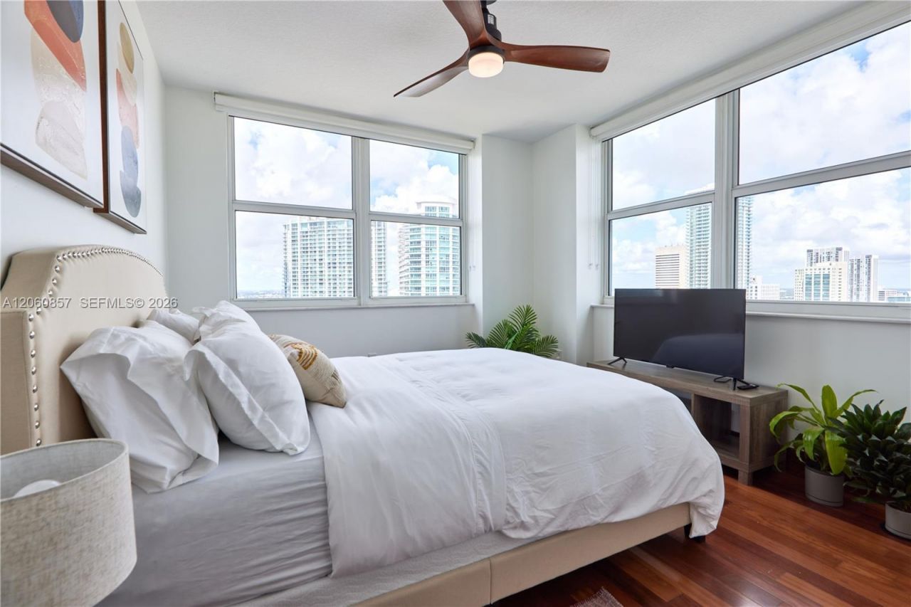 31 SE 5th St , Unit 3201, Miami, FL 33131 Photo