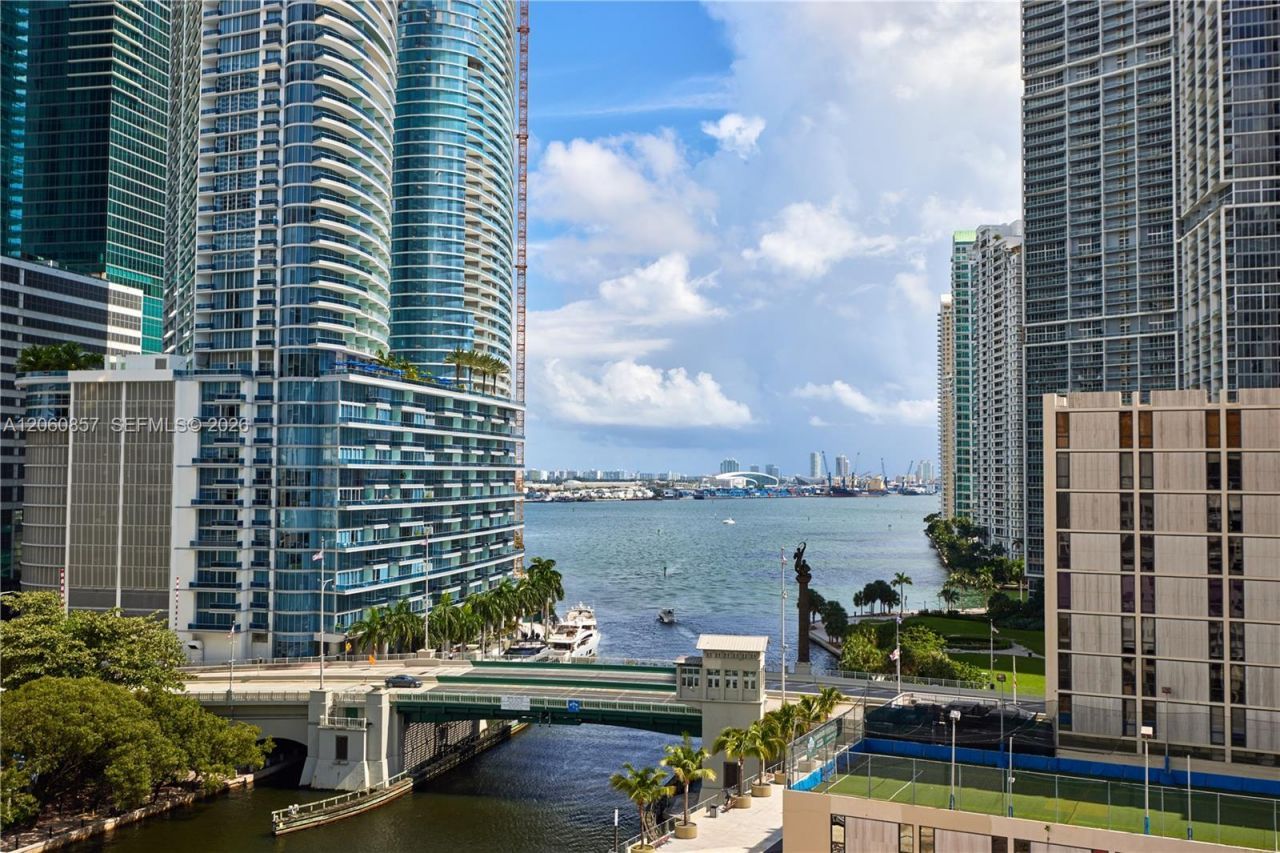 31 SE 5th St , Unit 3201, Miami, FL 33131 Photo