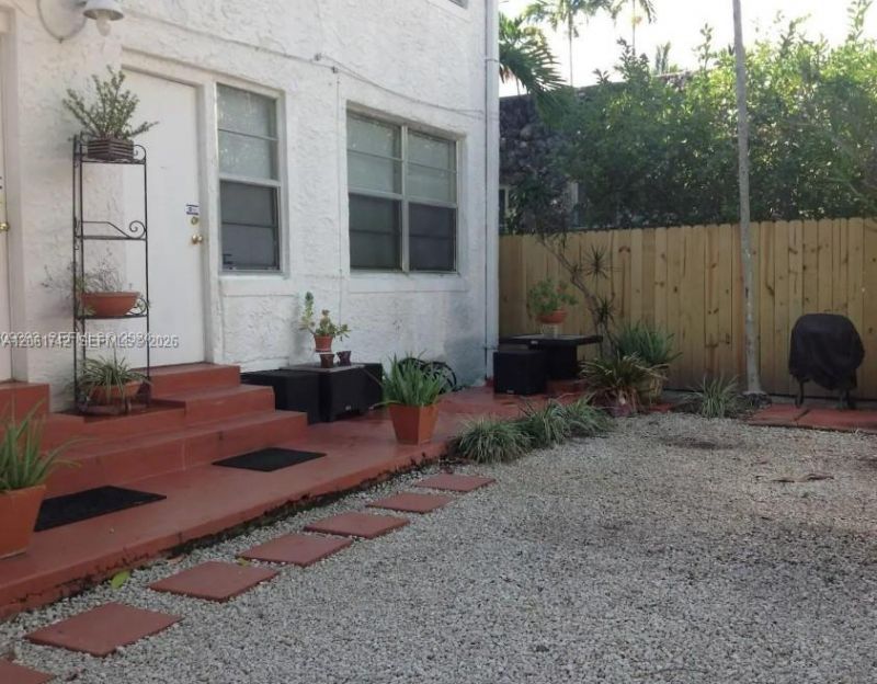 1661 SW 13th St , Unit 3, Miami, FL 33145 Photo