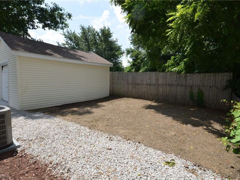 448 Bruner Street, Akron, OH 44306 Photo 5