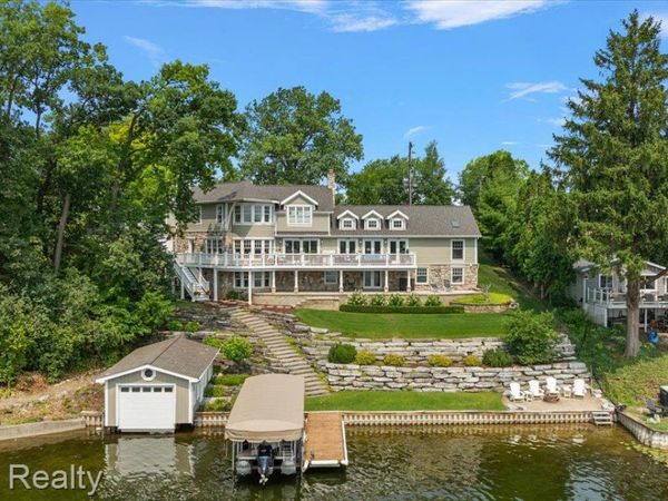 791 Central Drive, Lake Orion Village, Mi 48362