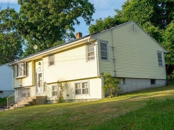 65 Harold St, Worcester, MA 01604
